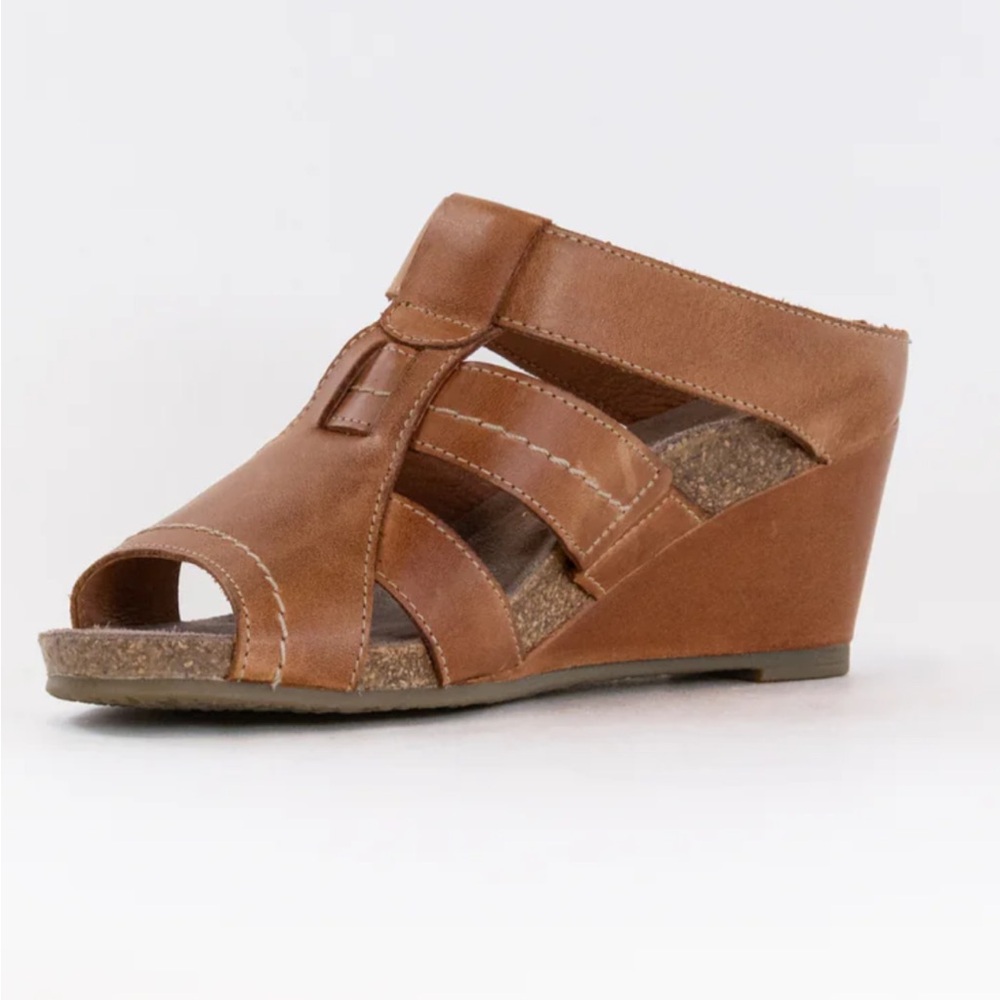 Taos Footwear Brown Wedges